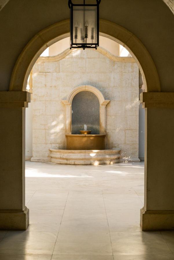 Hotel The Regent Grand Grace Bay Exterior foto